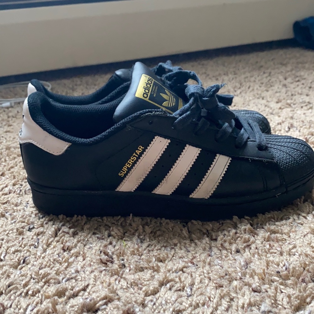 Adidas Superstar Youth Size 5/Women’s 7-7.5